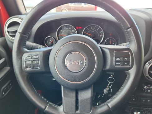 Used 2017 Jeep Wrangler Unlimited Sahara w/ Dual Top Group AWD/4WD image 9