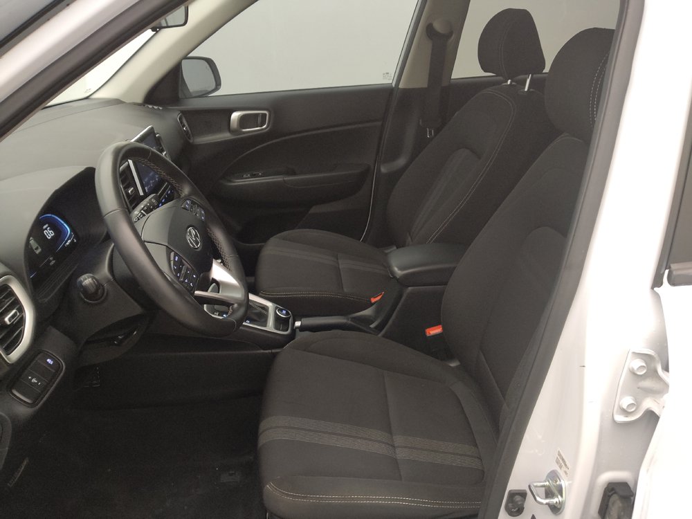 Used 2025 Hyundai Venue SEL FWD image 17