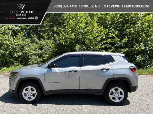 Used 2022 Jeep Compass Sport AWD/4WD image 1