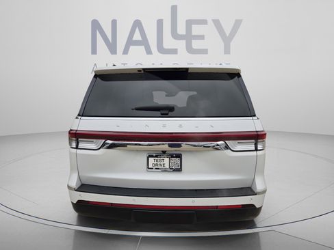 Used 2024 Lincoln Navigator L Reserve AWD/4WD image 4