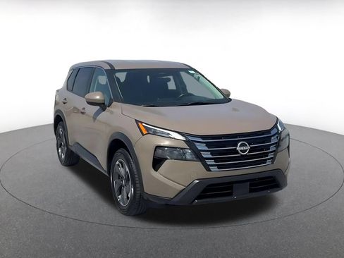 Used 2025 Nissan Rogue SV FWD image 3