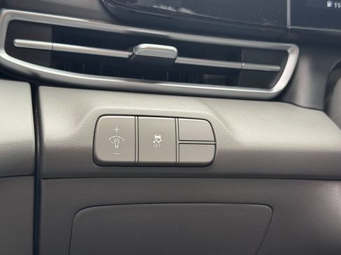 Used 2024 Hyundai Elantra SEL FWD image 17