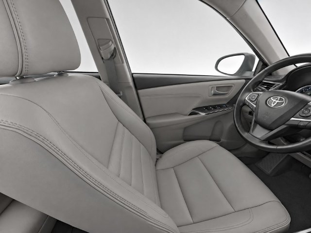Used 2016 Toyota Camry XLE w/ Moonroof Package FWD image 12