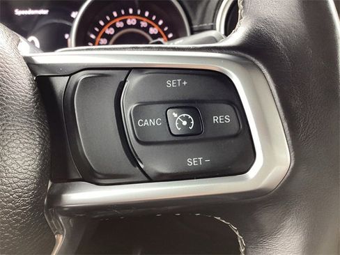 Used 2018 Jeep Wrangler Unlimited Sahara image 21