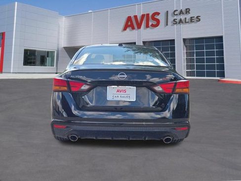 Used 2025 Nissan Altima 2.5 SR FWD image 9