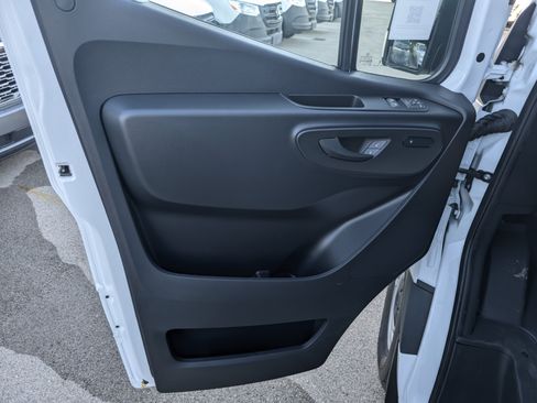 New 2024 Mercedes-Benz Sprinter 2500 w/ Acoustic Package image 16
