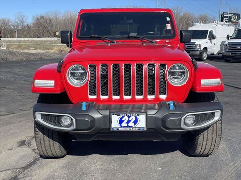 Used 2022 Jeep Wrangler Unlimited Sahara AWD/4WD image 8