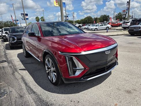 Used 2024 Cadillac Lyriq Luxury w/ LPO, Floor Liner Package AWD/4WD image 4