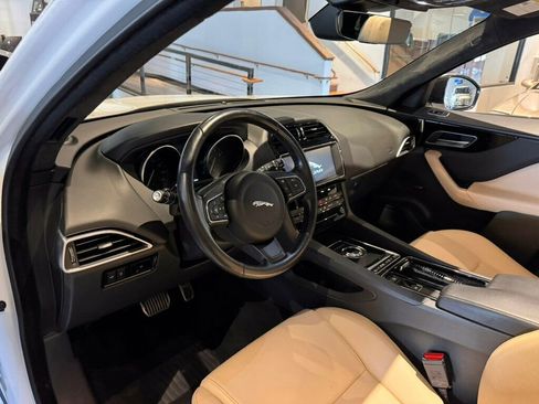 Used 2019 Jaguar F-PACE Premium image 9