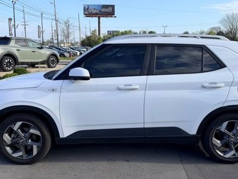 Used 2022 Hyundai Venue SEL image 4