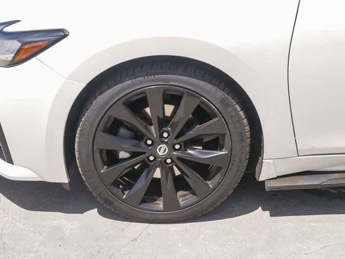Used 2019 Nissan Maxima SR w/ Premium Package FWD image 5