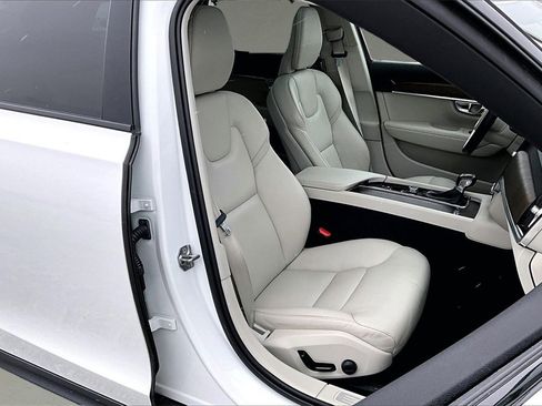 Used 2021 Volvo V90 T6 Cross Country image 28