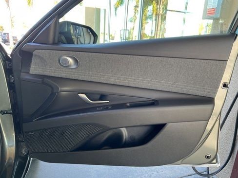 New 2025 Hyundai Elantra Limited image 26