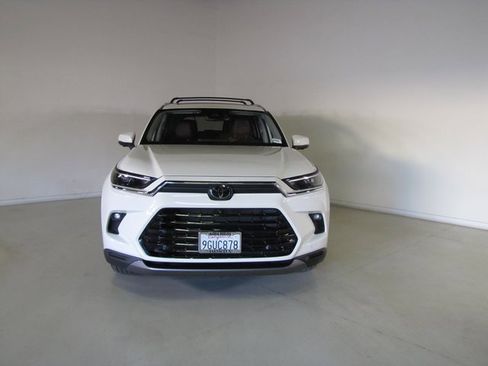 Used 2024 Toyota Grand Highlander Platinum image 2