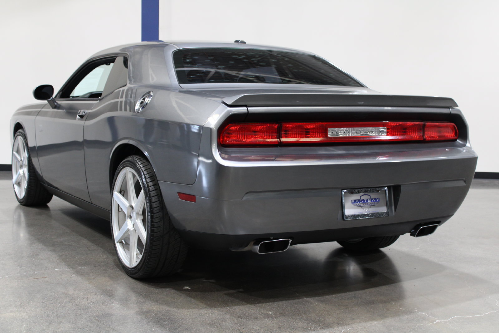 Used 2011 Dodge Challenger R/T RWD image 8