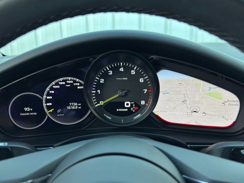 Used 2023 Porsche Panamera 4S w/ Sportdesign Package image 21