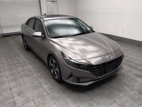 Used 2022 Hyundai Elantra Limited w/ Preferred Accessory Package FWD image 13