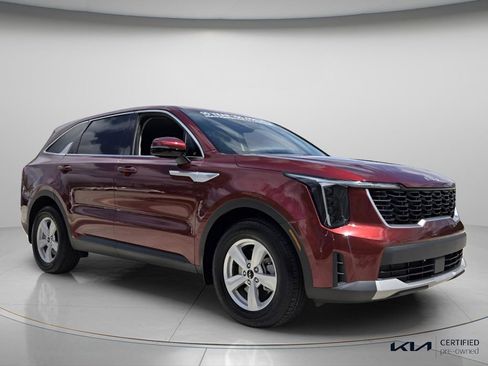 Certified 2025 Kia Sorento LX image 9