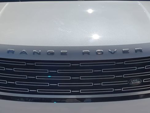 New 2025 Land Rover Range Rover Long Wheelbase Autobiography image 13