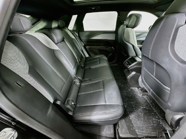 Used 2024 Cadillac Lyriq Tech AWD/4WD image 28