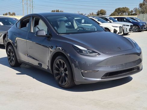 Used 2023 Tesla Model Y Long Range AWD/4WD image 3
