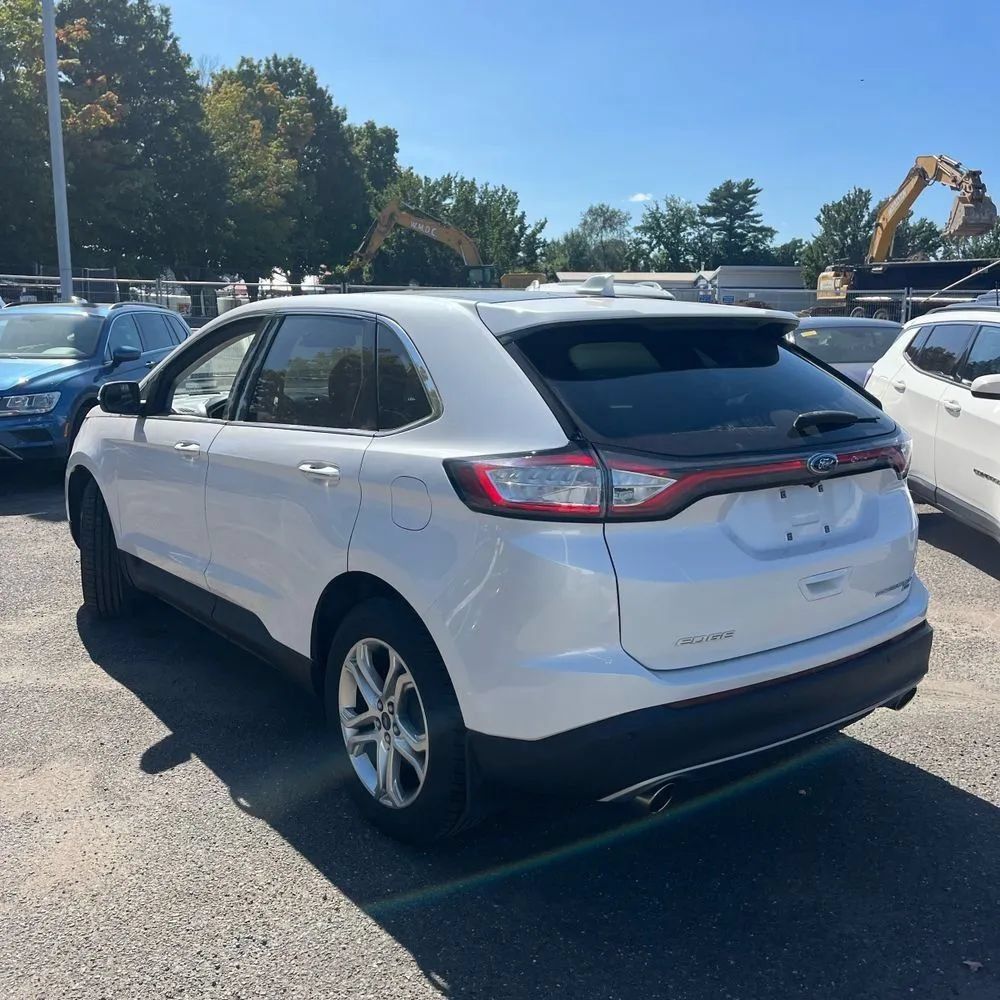 Used 2018 Ford Edge Titanium w/ Equipment Group 301A AWD/4WD image 4