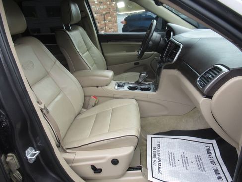 Used 2018 Jeep Grand Cherokee Overland AWD/4WD image 7