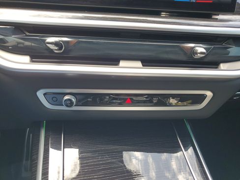 Used 2025 BMW X7 M60i w/ Executive Package image 26