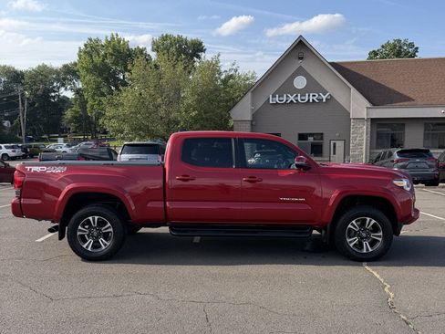 Used 2017 Toyota Tacoma TRD Sport w/ Premium & Technology Package AWD/4WD image 8