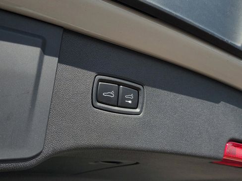 Used 2025 Porsche Cayenne image 8