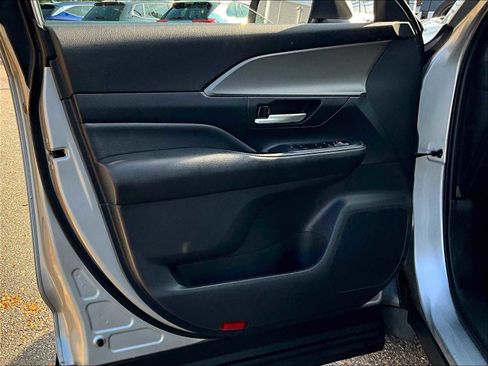 Used 2024 Toyota Grand Highlander XLE image 9