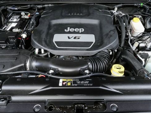 Used 2017 Jeep Wrangler Sahara image 8