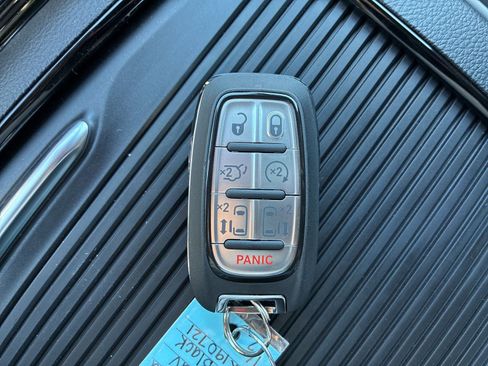 New 2026 Chrysler Pacifica Limited w/ Uconnect Theater Family Group image 27