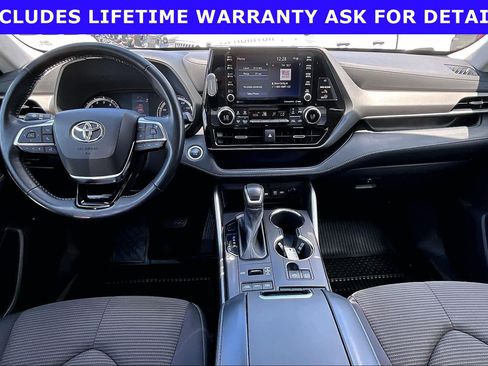 Used 2021 Toyota Highlander LE AWD/4WD image 12