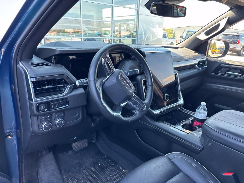 Used 2025 GMC Yukon Elevation AWD/4WD image 6
