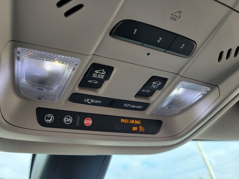 Used 2021 Buick Enclave Avenir w/ Avenir Technology Package image 19