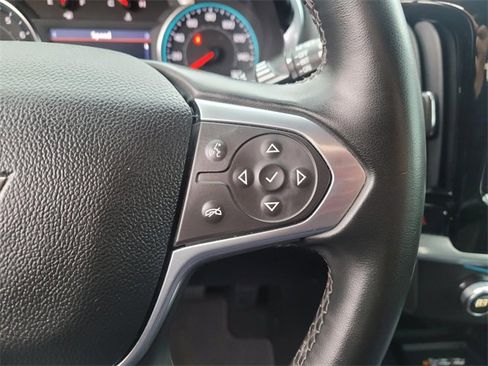 Used 2023 Chevrolet Traverse LT image 32