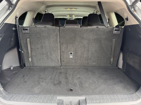 Used 2025 Toyota Highlander LE image 10