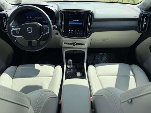 Used 2025 Volvo XC40 B5 Ultra w/ Climate Package AWD/4WD image 2