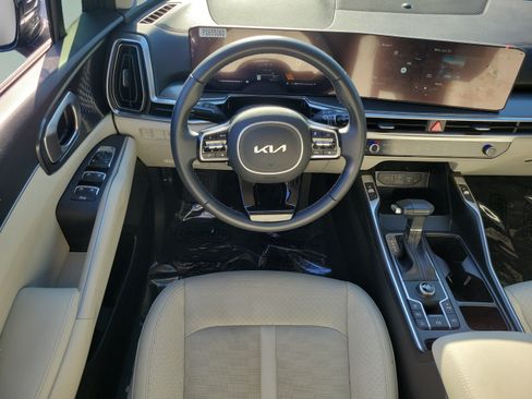 Certified 2025 Kia Sorento S FWD image 9