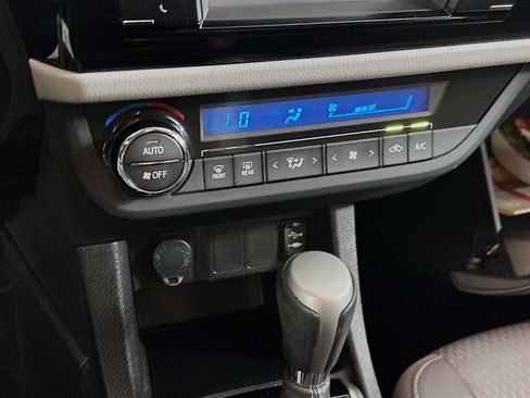 Used 2016 Toyota Corolla LE FWD image 23