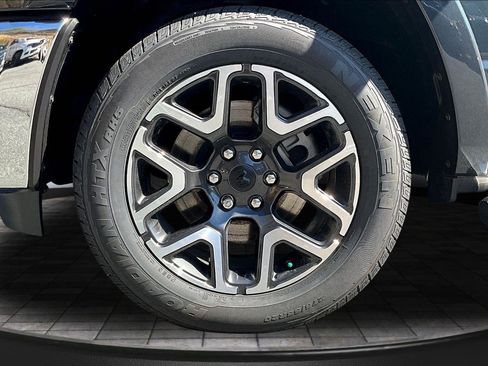 New 2026 RAM 1500 Laramie AWD/4WD image 12