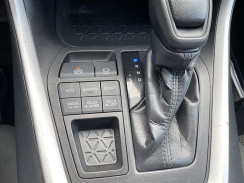 Used 2021 Toyota RAV4 LE image 21
