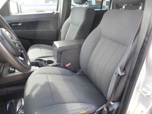 Used 2011 Jeep Liberty Sport AWD/4WD image 13
