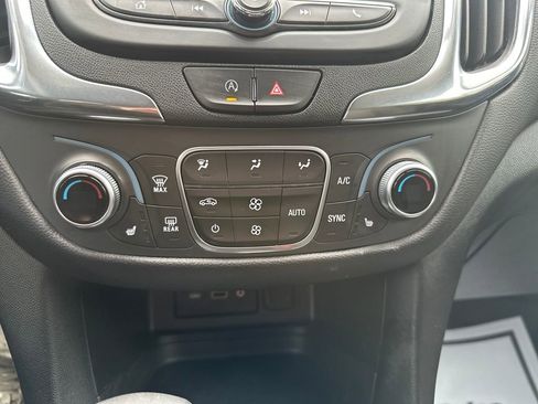 Used 2023 Chevrolet Equinox LT AWD/4WD image 16