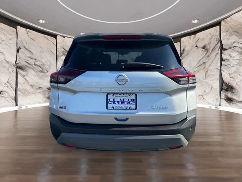 Used 2023 Nissan Rogue SV image 4