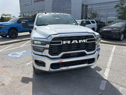 New 2025 RAM 2500 Big Horn AWD/4WD image 8