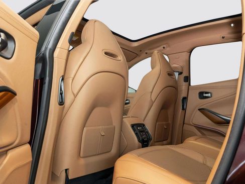 Used 2022 Aston Martin DBX AWD/4WD image 45
