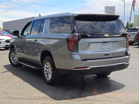 Used 2025 Chevrolet Suburban LT AWD/4WD image 14
