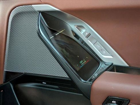 Used 2023 BMW 740i image 20